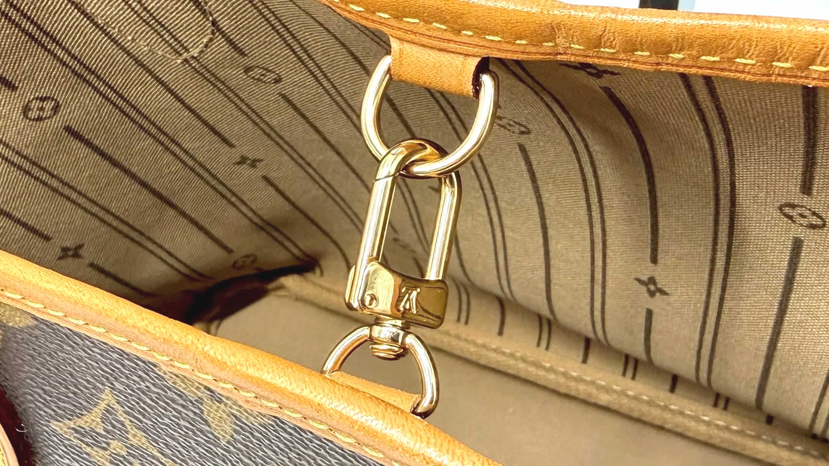 LOUIS VUITTON M41245 バッグ内側の大変キレイです