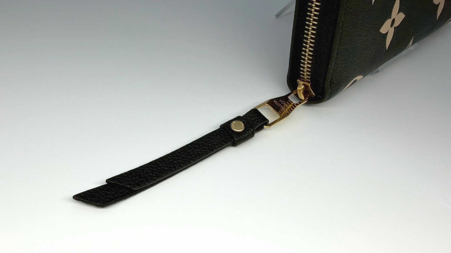 LOUIS VUITTON M80481 ウォレットストラップもきれいです