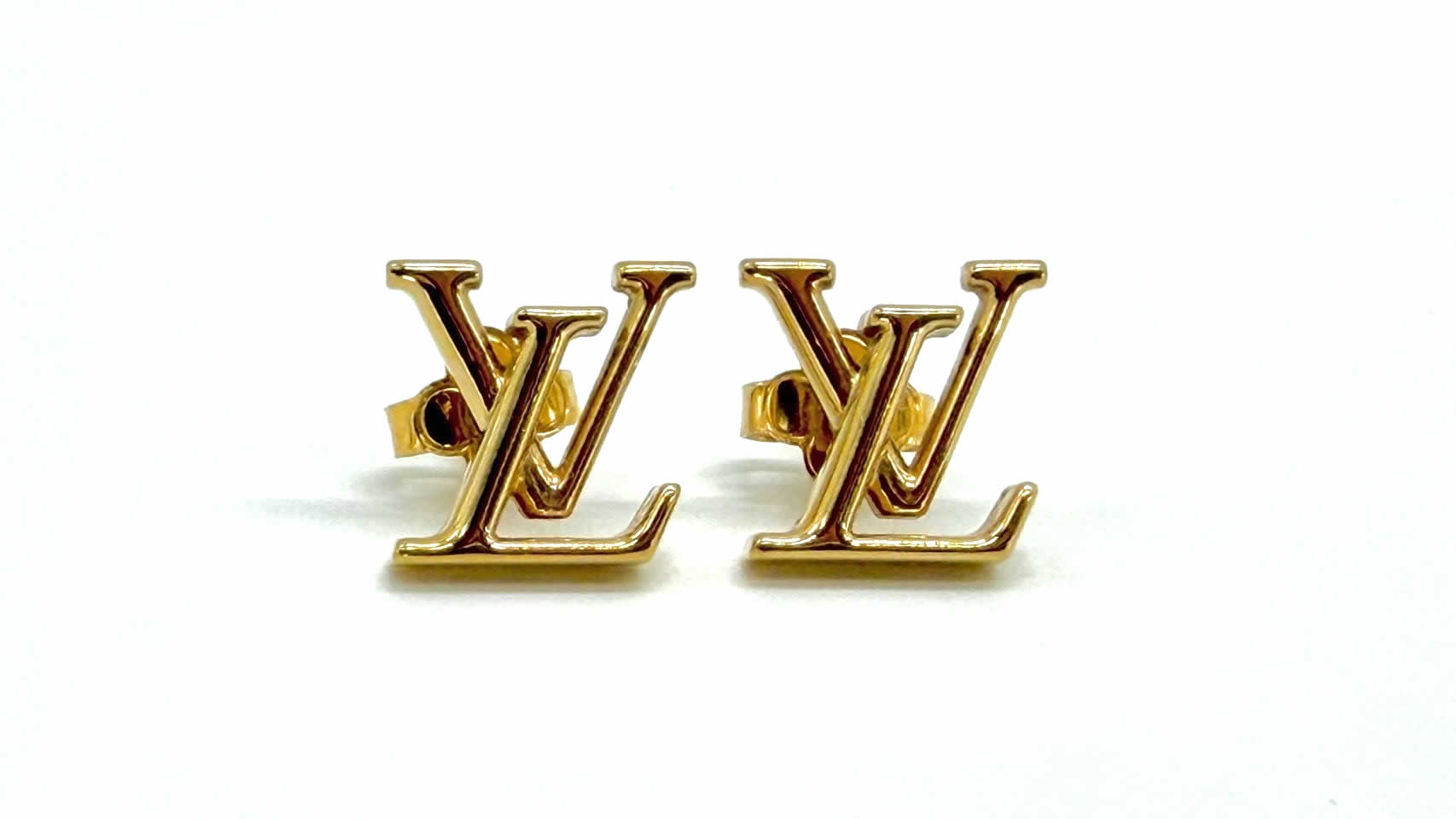 LOUIS VUITTON M00610